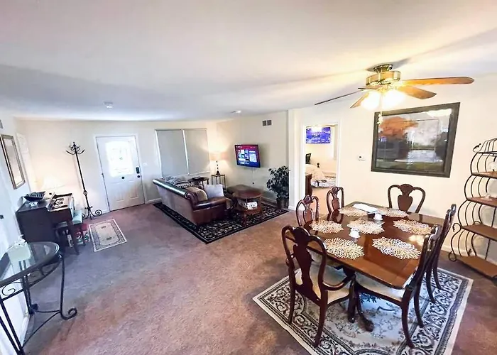 Entire Private 2 Bedrooms House, Nice Neighborhood