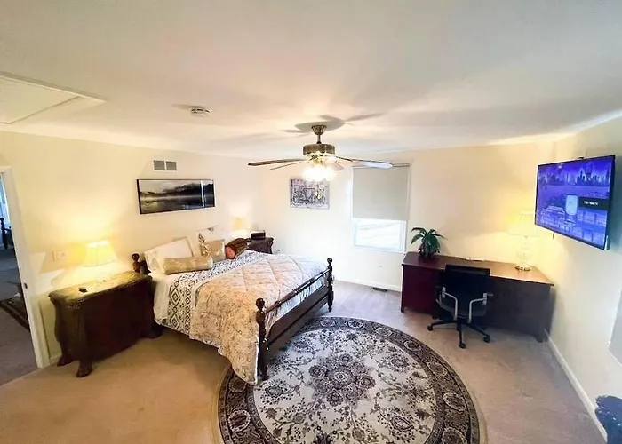 Entire Private 2 Bedrooms House, Nice Neighborhood