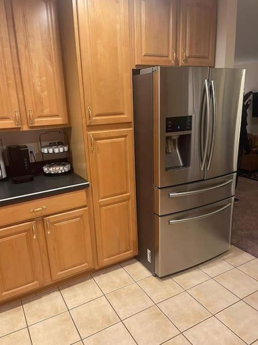 Entire Private 2 Bedrooms House, Neighborhood Apartment