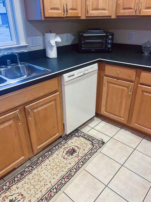 Entire Private 2 Bedrooms House, Neighborhood Arnold
