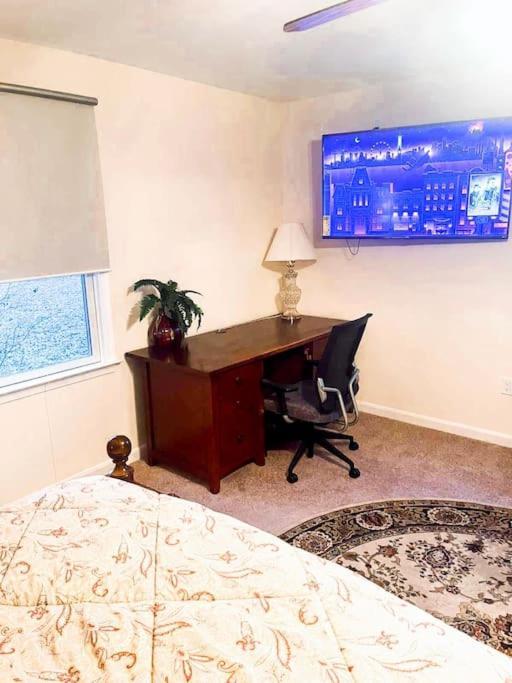 Entire Private 2 Bedrooms House, Neighborhood Apartment *